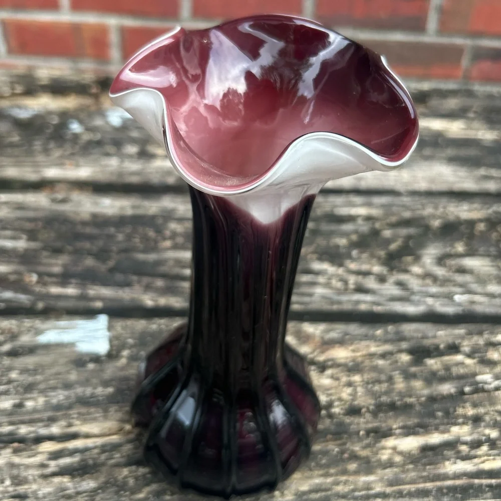 1920’s Art Nouveau Murano Purple & White Elegant Ruffled Rim Ribbed Glass Vase